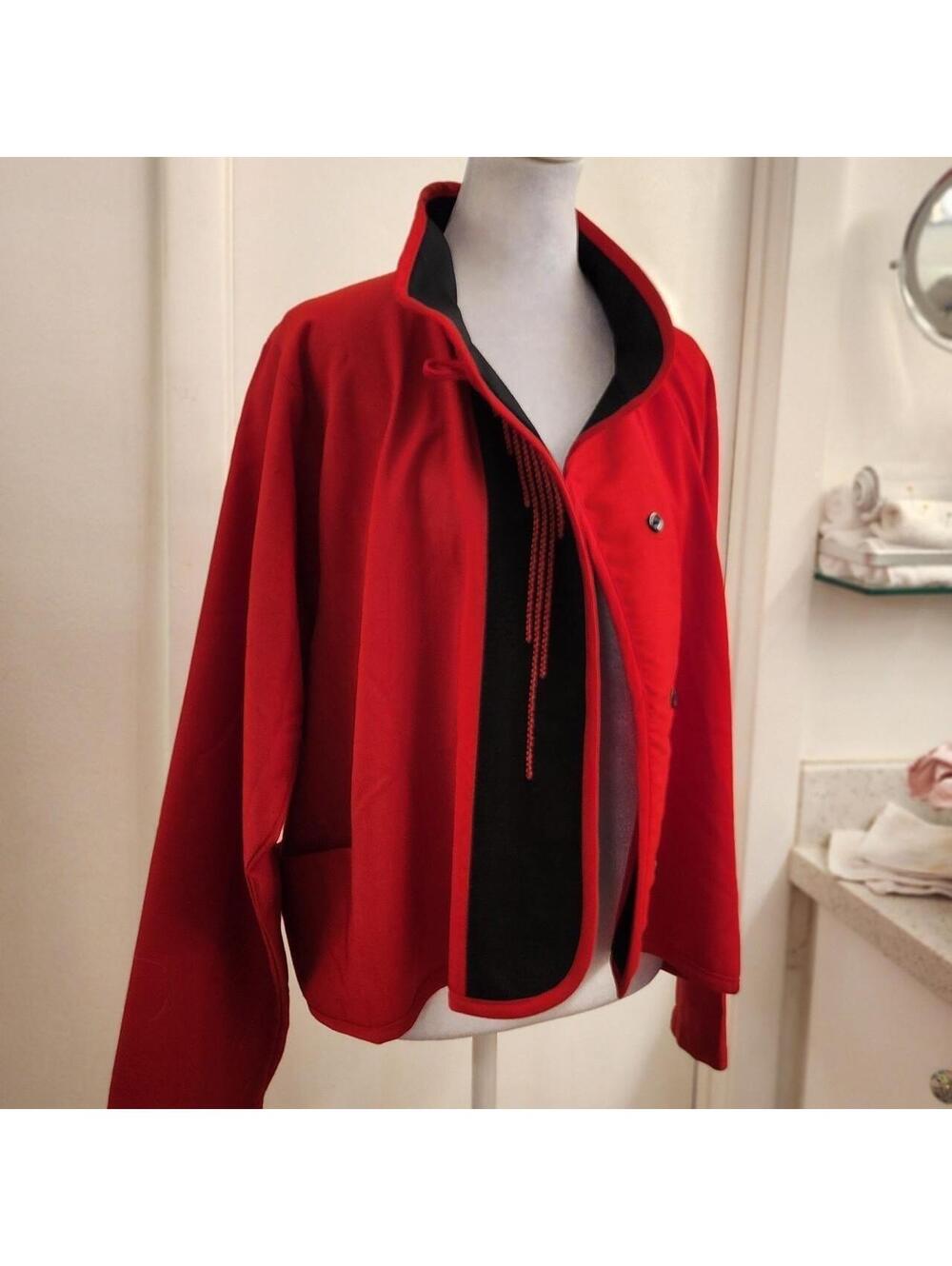 red jacket - Picture 4 of 7